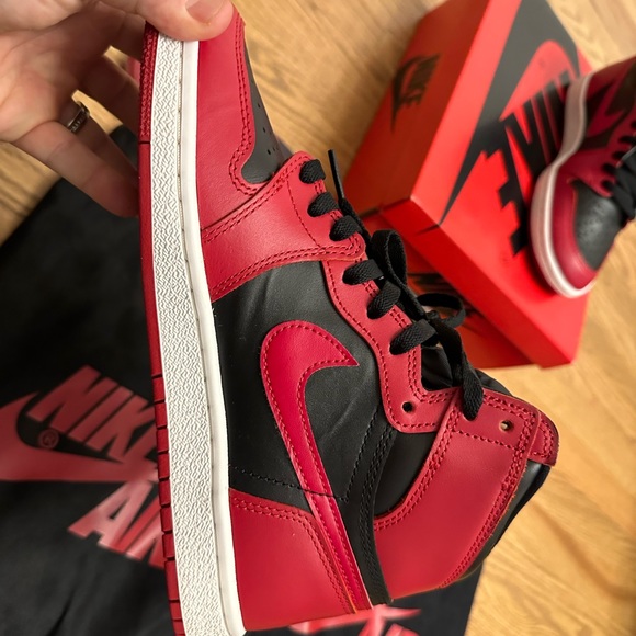 Jordan 1 Varsity ‘85s, size 8M US - Picture 4 of 7